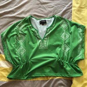 Green cropped shirt, it’s one size.